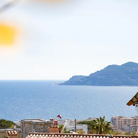 Apartmán Atypical Sea View And Swimming Pool *
