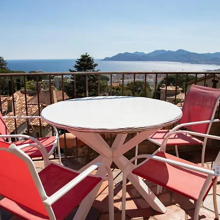 Atypical Sea View And Swimming Pool