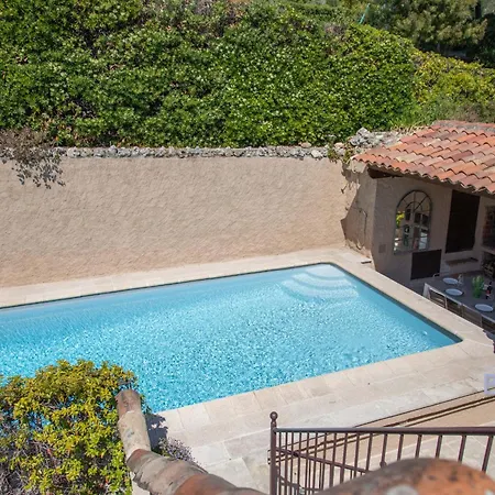 Апартаменты Atypical Sea View And Swimming Pool Канны