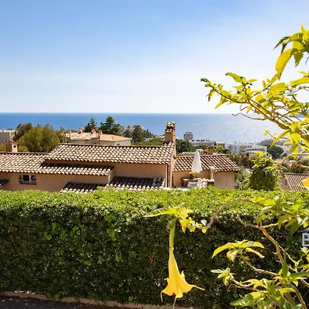 Atypical Sea View And Swimming Pool Апартаменты *